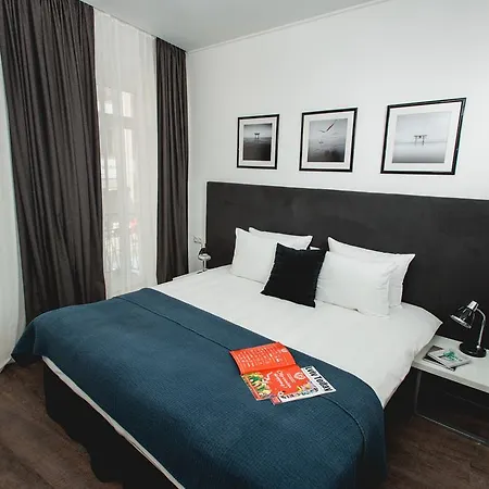 біля оперного театру * Lviv