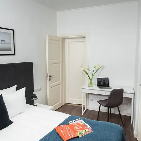 біля оперного театру