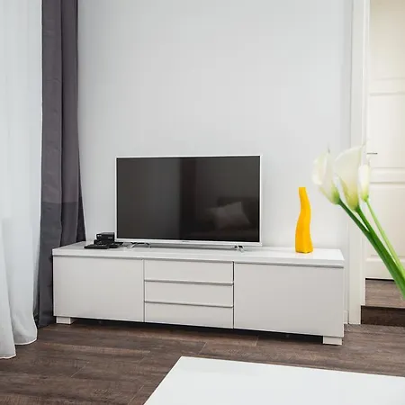 біля оперного театру *