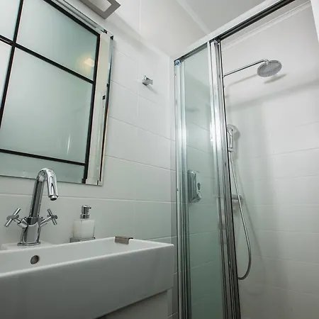 біля оперного театру