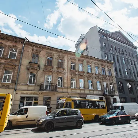 біля оперного театру Apartment *