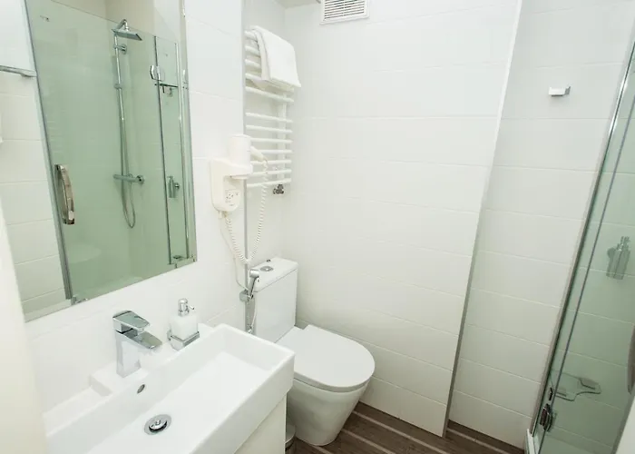 біля оперного театру *