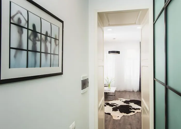 біля оперного театру Apartment *