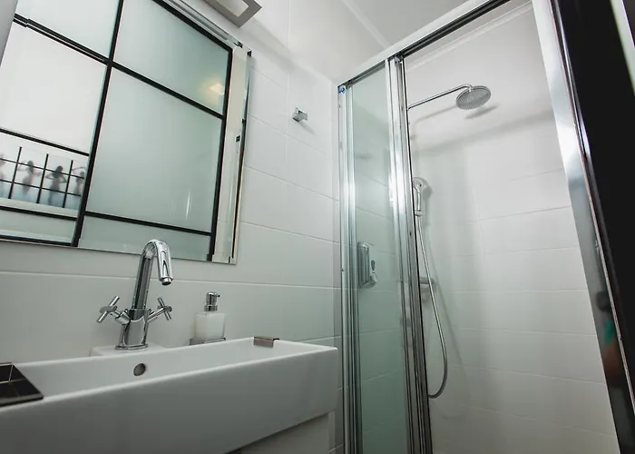 біля оперного театру