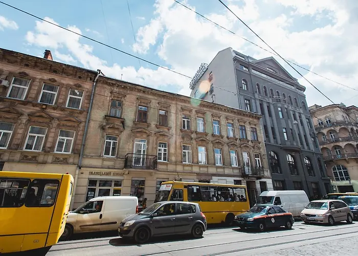 біля оперного театру Apartment *