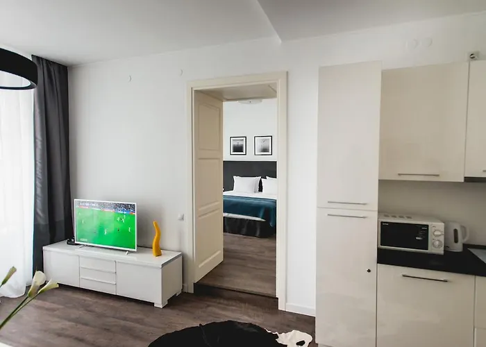 біля оперного театру Apartment Lviv