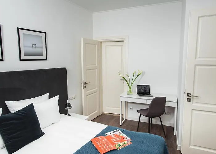 біля оперного театру